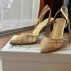 Betsey Johnson Women's Angel Heels Nude Color Size- 8.5M